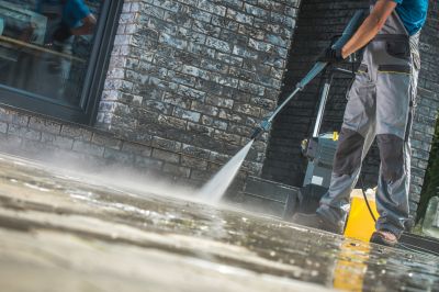 High-Pressure Powerwashing Equipment